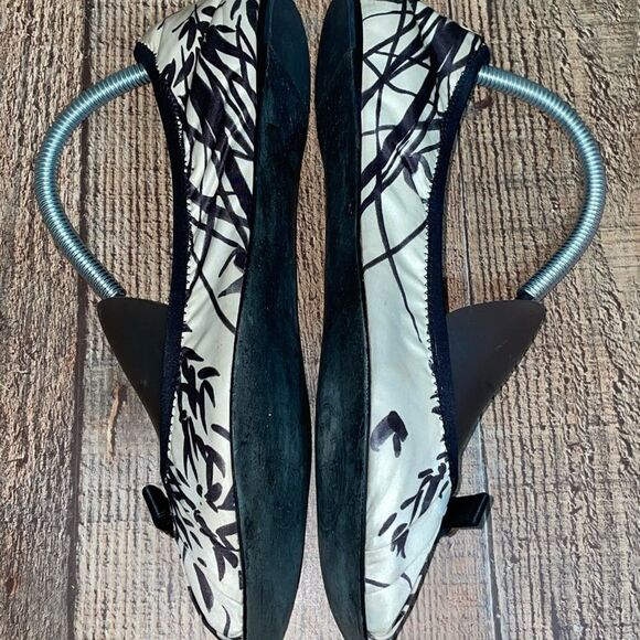 Tory Burch Womens Ivory Black Ballet Flats Comfort Slip On Round Toe - Picture 12 of 12